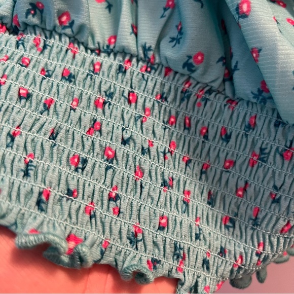 Guess
Guess long sleeve crop top floral pattern. Size L - Picture 5 of 12